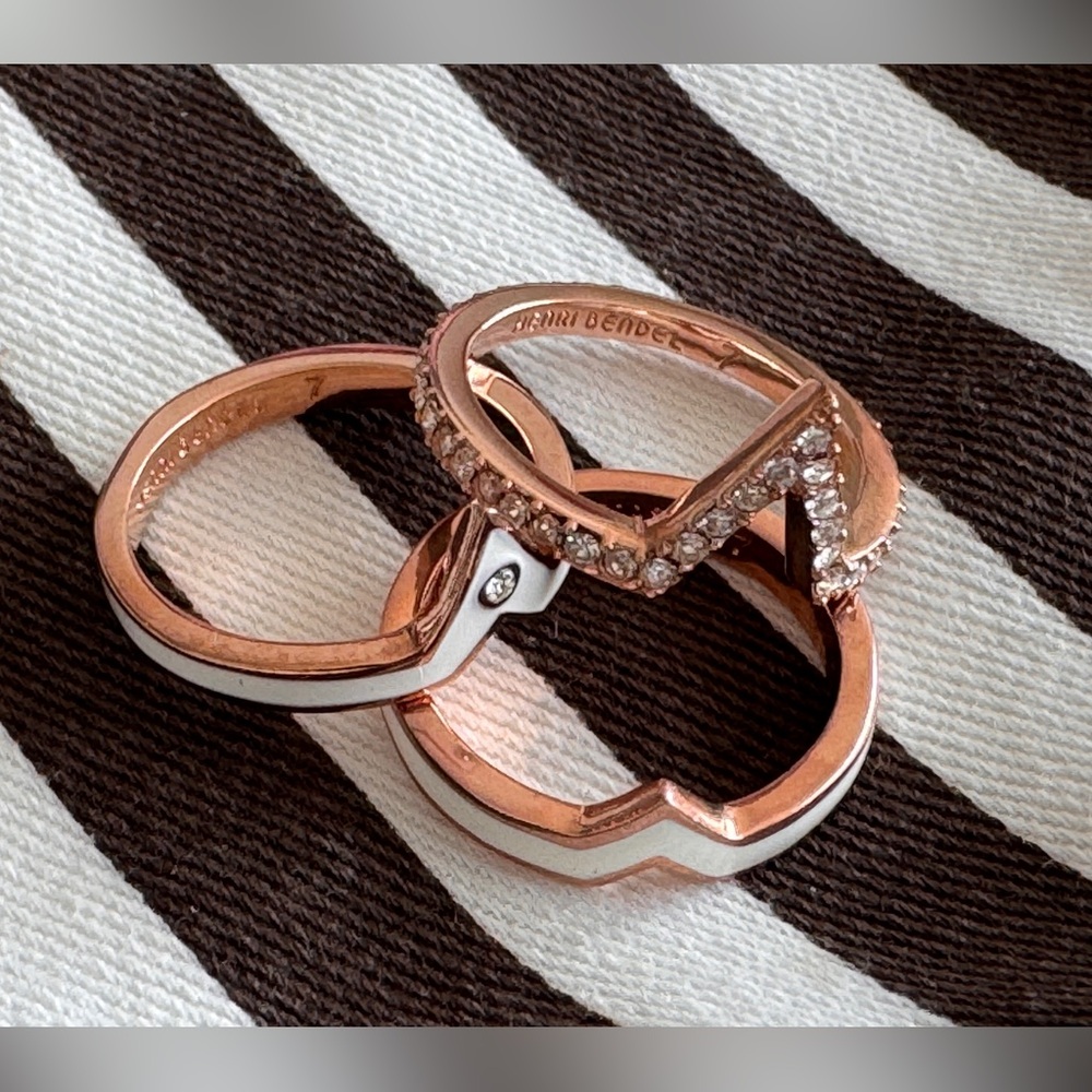 Henri Bendel Crystal Ring With Stackable 3 Rings.… - image 6